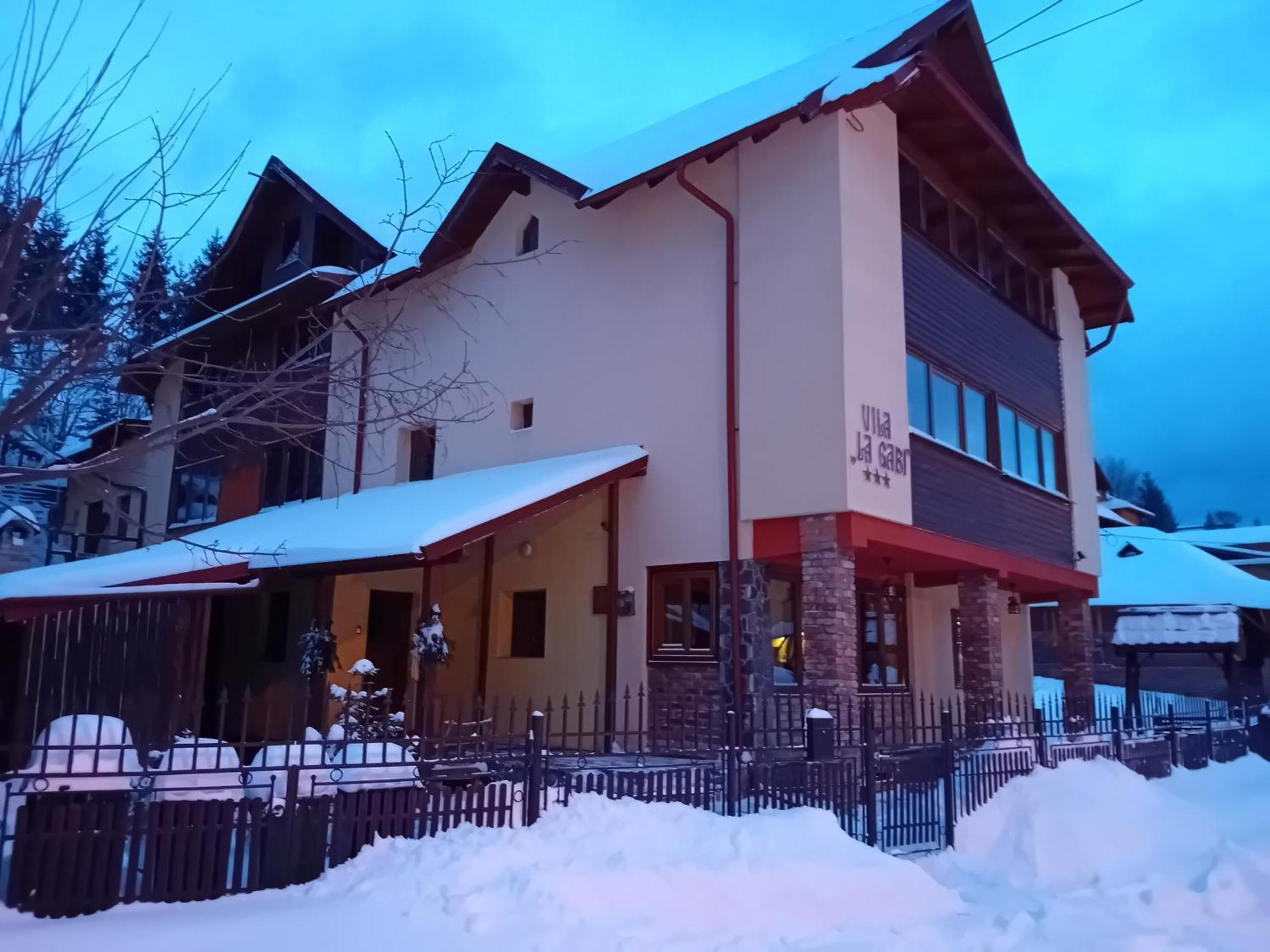 La Gabi Hotel Azuga Exterior photo